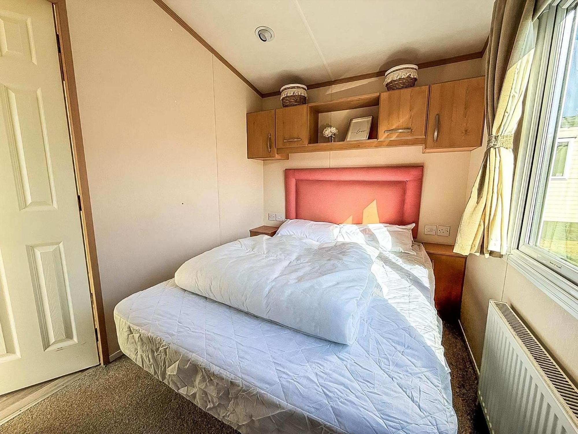Lovely 6 Berth Caravan For Hire At Manor Park In Hunstanton Norfolk Ref 23044S ภายนอก รูปภาพ