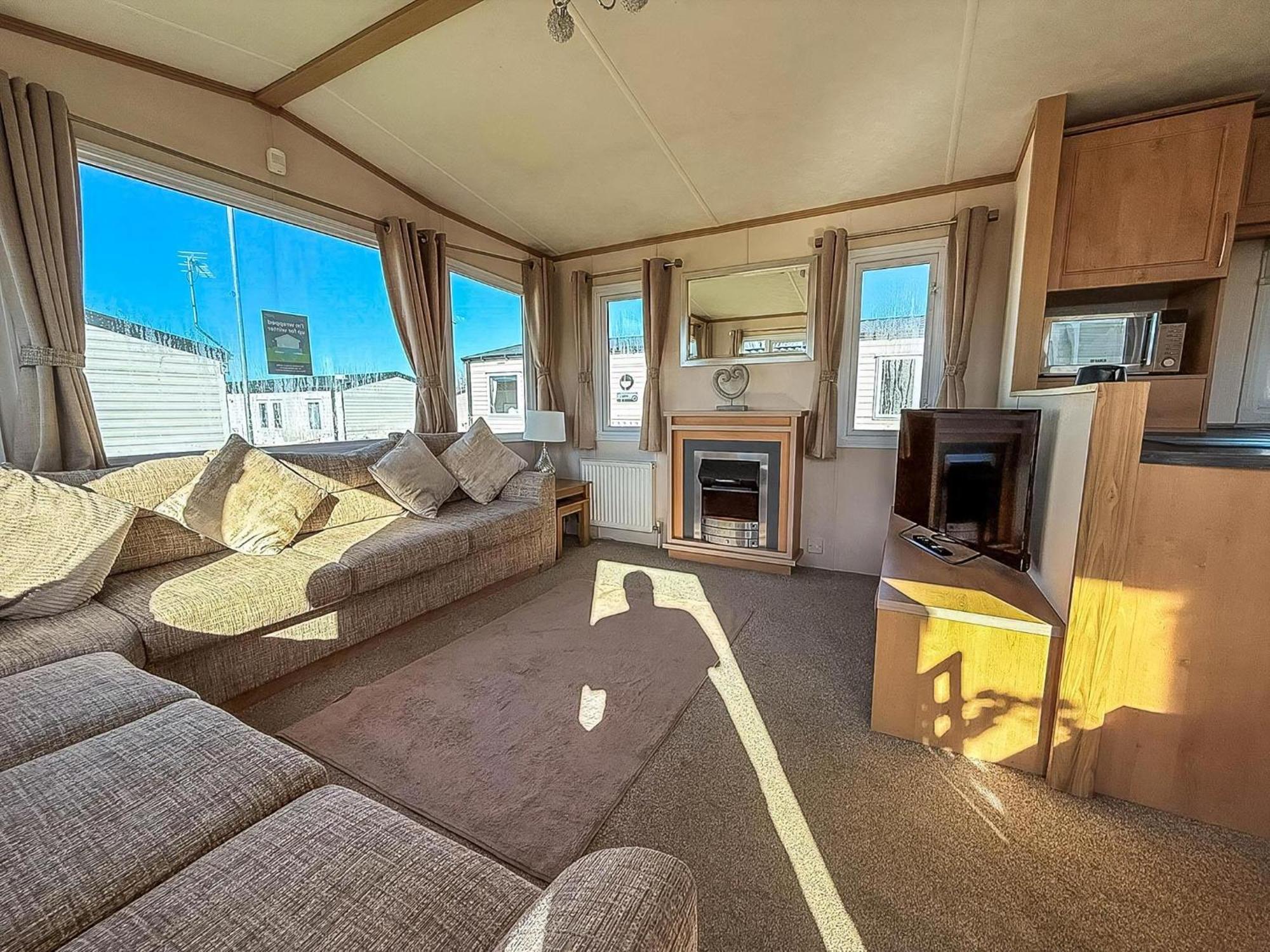 Lovely 6 Berth Caravan For Hire At Manor Park In Hunstanton Norfolk Ref 23044S ภายนอก รูปภาพ