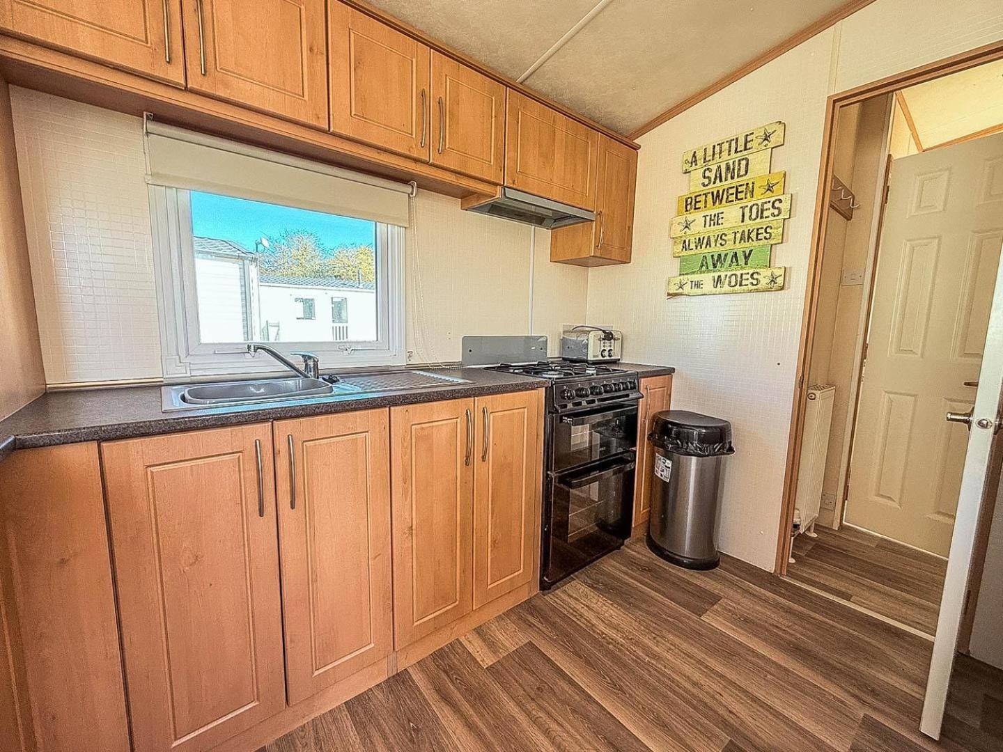 Lovely 6 Berth Caravan For Hire At Manor Park In Hunstanton Norfolk Ref 23044S ภายนอก รูปภาพ