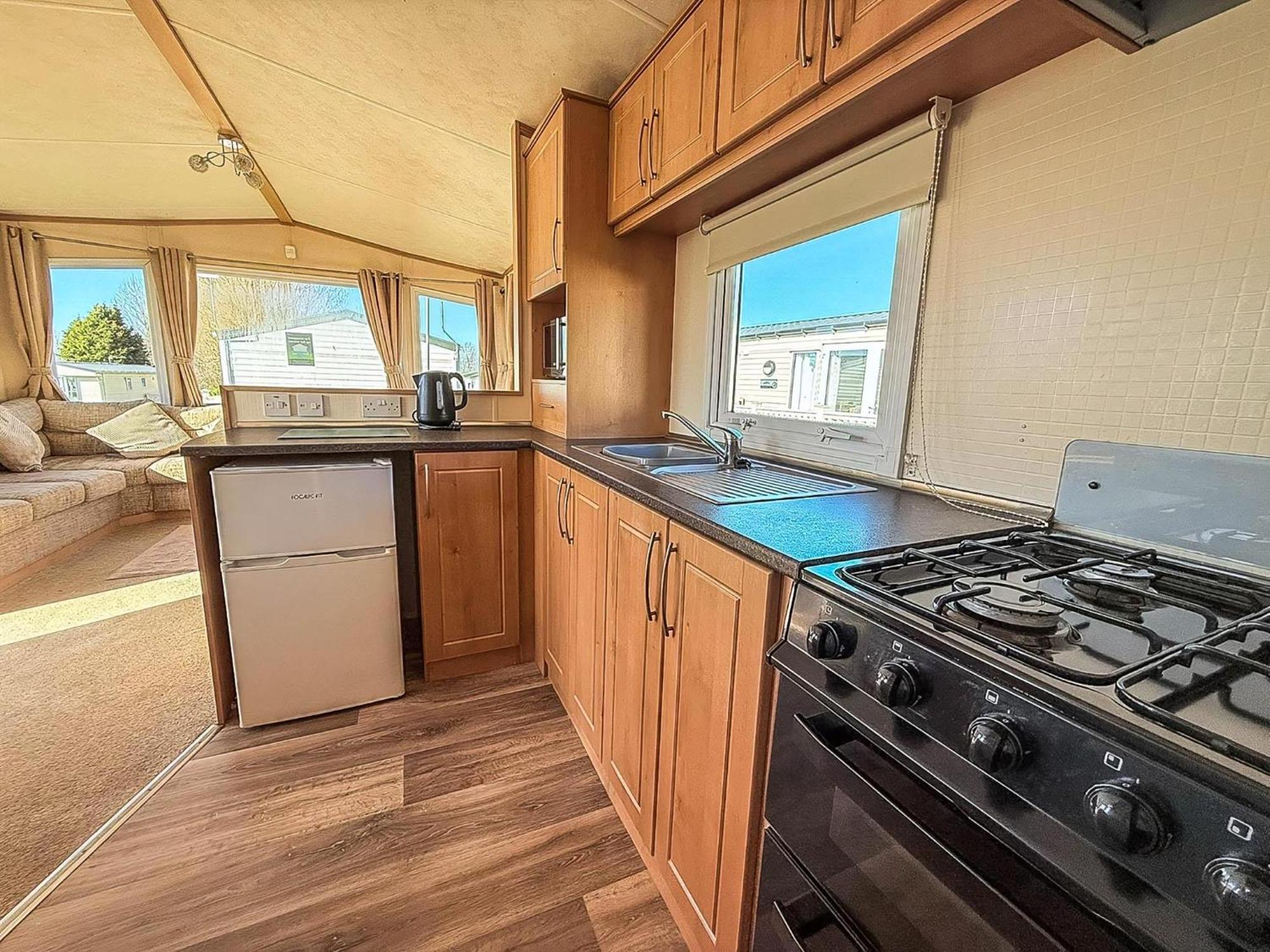 Lovely 6 Berth Caravan For Hire At Manor Park In Hunstanton Norfolk Ref 23044S ภายนอก รูปภาพ